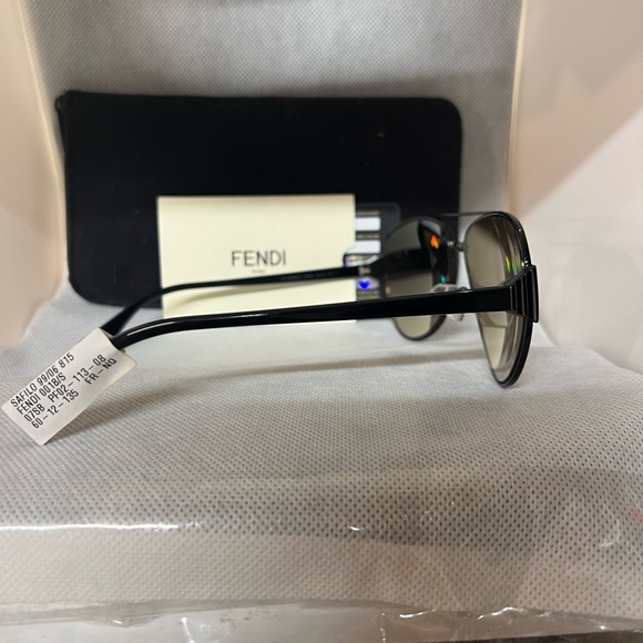 Fendi authentic sunglasses - Picture 3 of 4